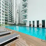 Nj Homestay Hostel At Regalia Residence