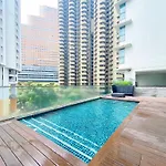 Nj Homestay Hostel At Regalia Residence